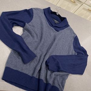 L Rolled neck grey sweater with navy collar and sleeves